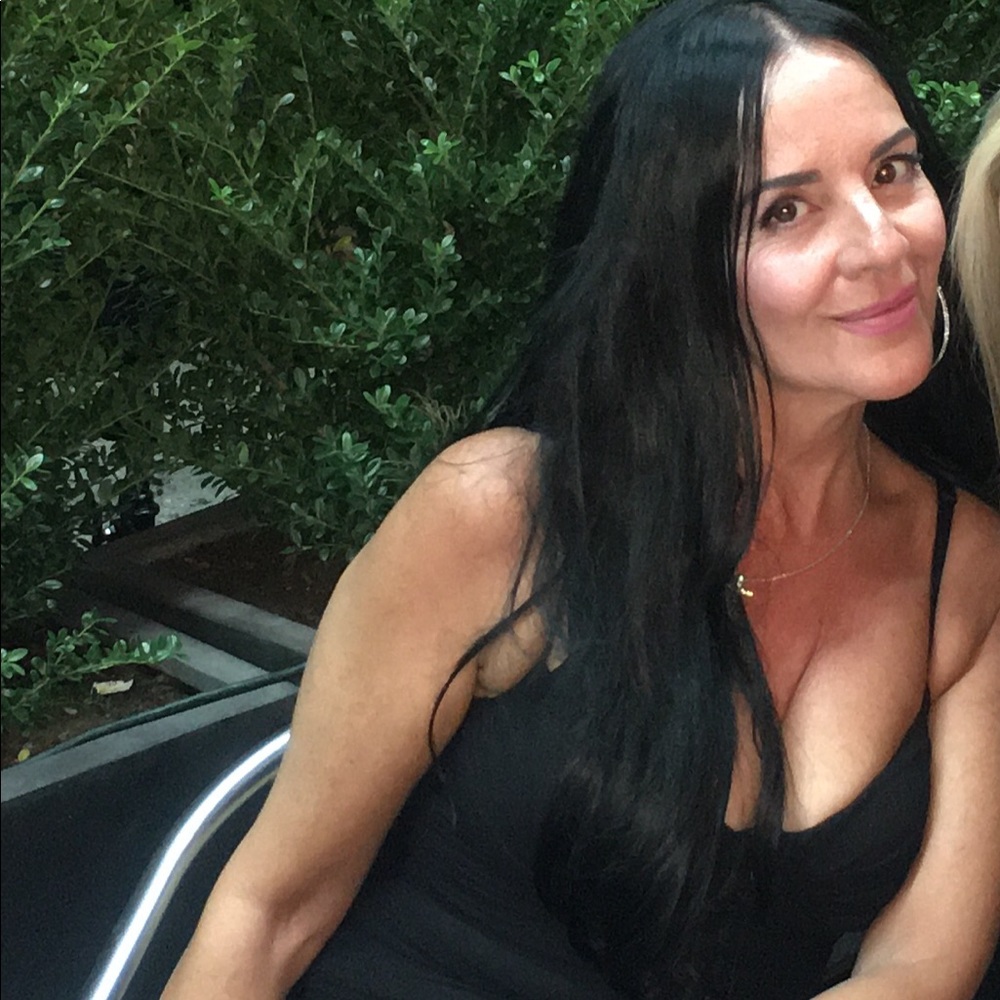 Meet your Posher, Dina